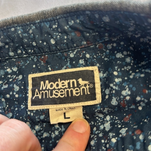 Men’s Large button down - Picture 2 of 3